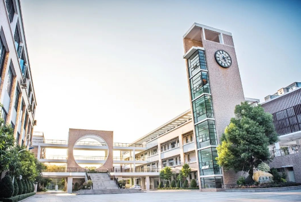 深圳市龙岗区外国语学校