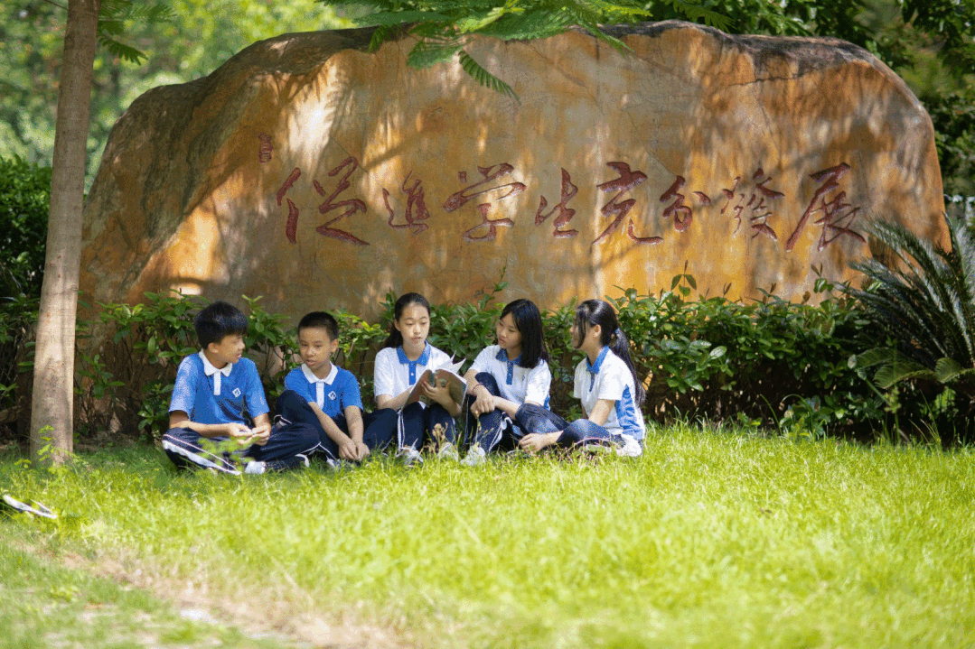 深圳市初中介绍之深圳中学龙岗初级中学